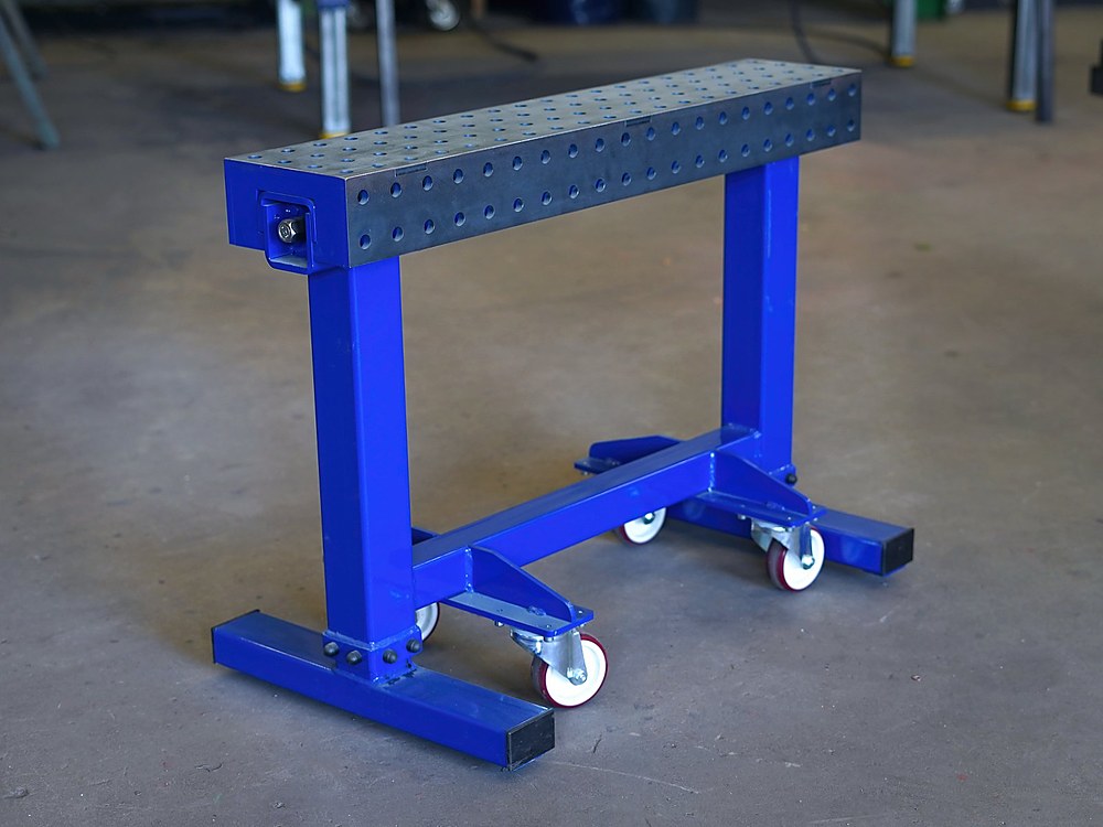 1,000 kg hand-crank trestle with perforated top — photograph 2