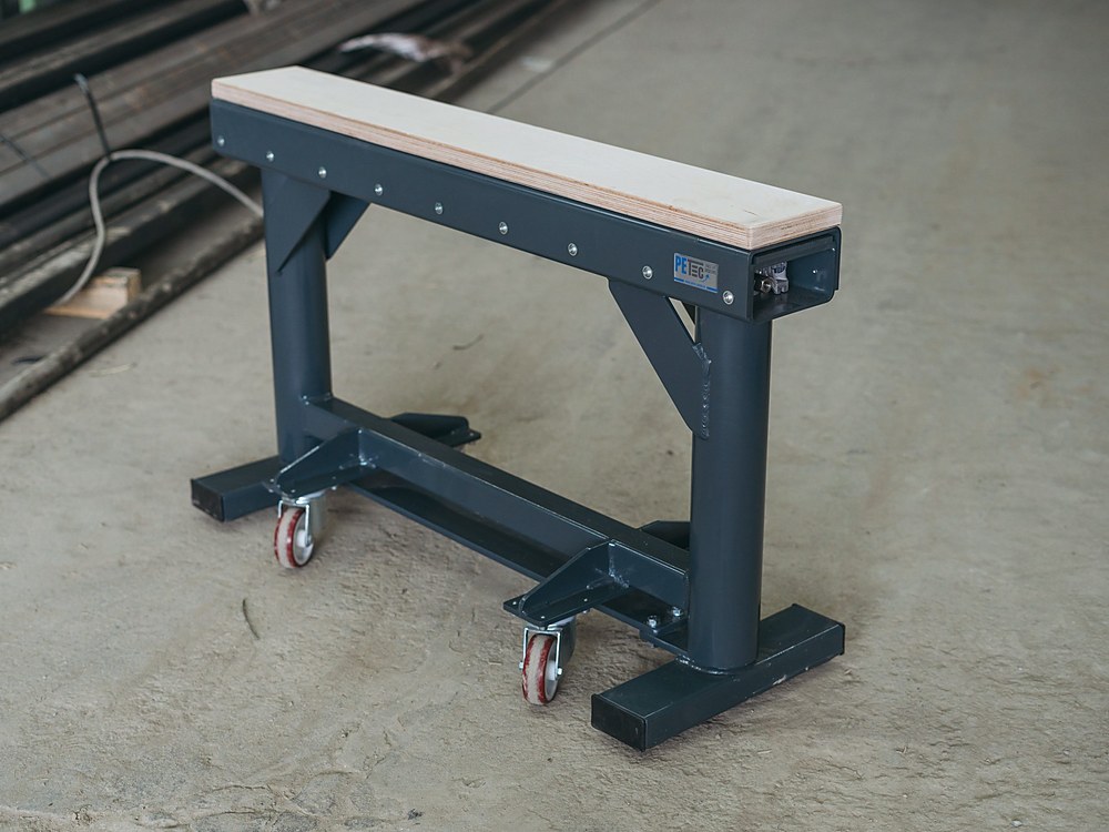 2,000 kg mobile trestle with cordless screwdriver — photograph 3