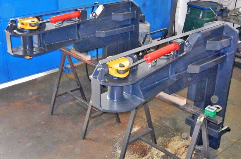 Braccio gru agganciato con gancio rotante idraulico