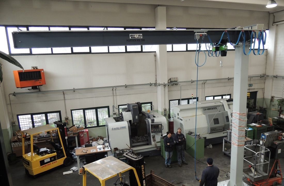 500 kg jib crane with 360° powered slewing