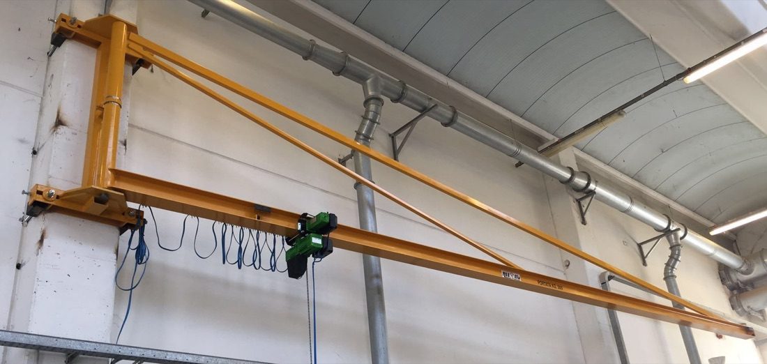 11-metre wall-mounted crane on tie-rod beam, 500 kg