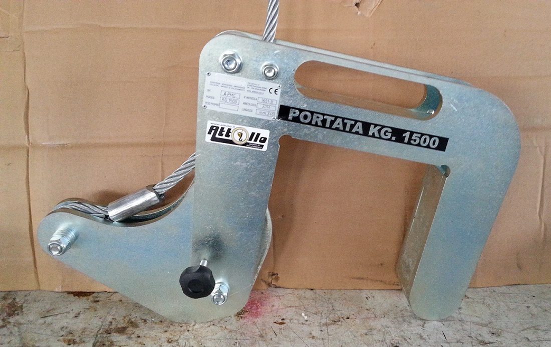 Concrete clamp