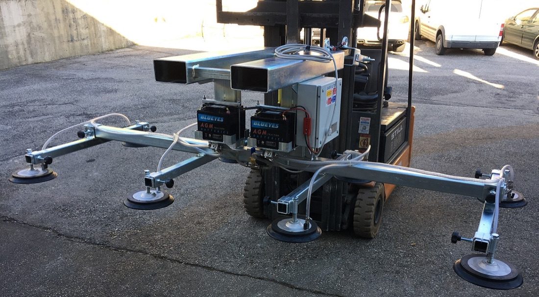 Fork-mounted battery vacuum lifter for sheet metal