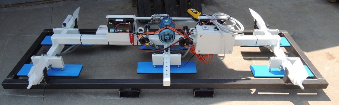 Self-contained battery vacuum lifter for insulated sandwich panels