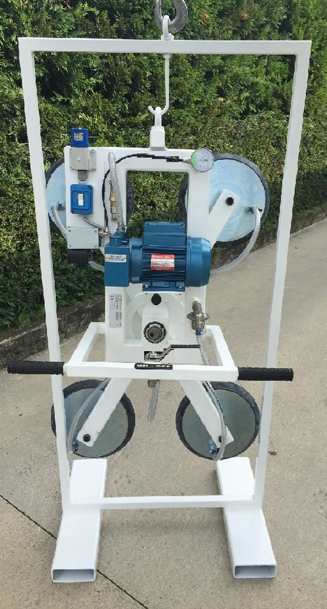 Electric glass vacuum lifter with stand