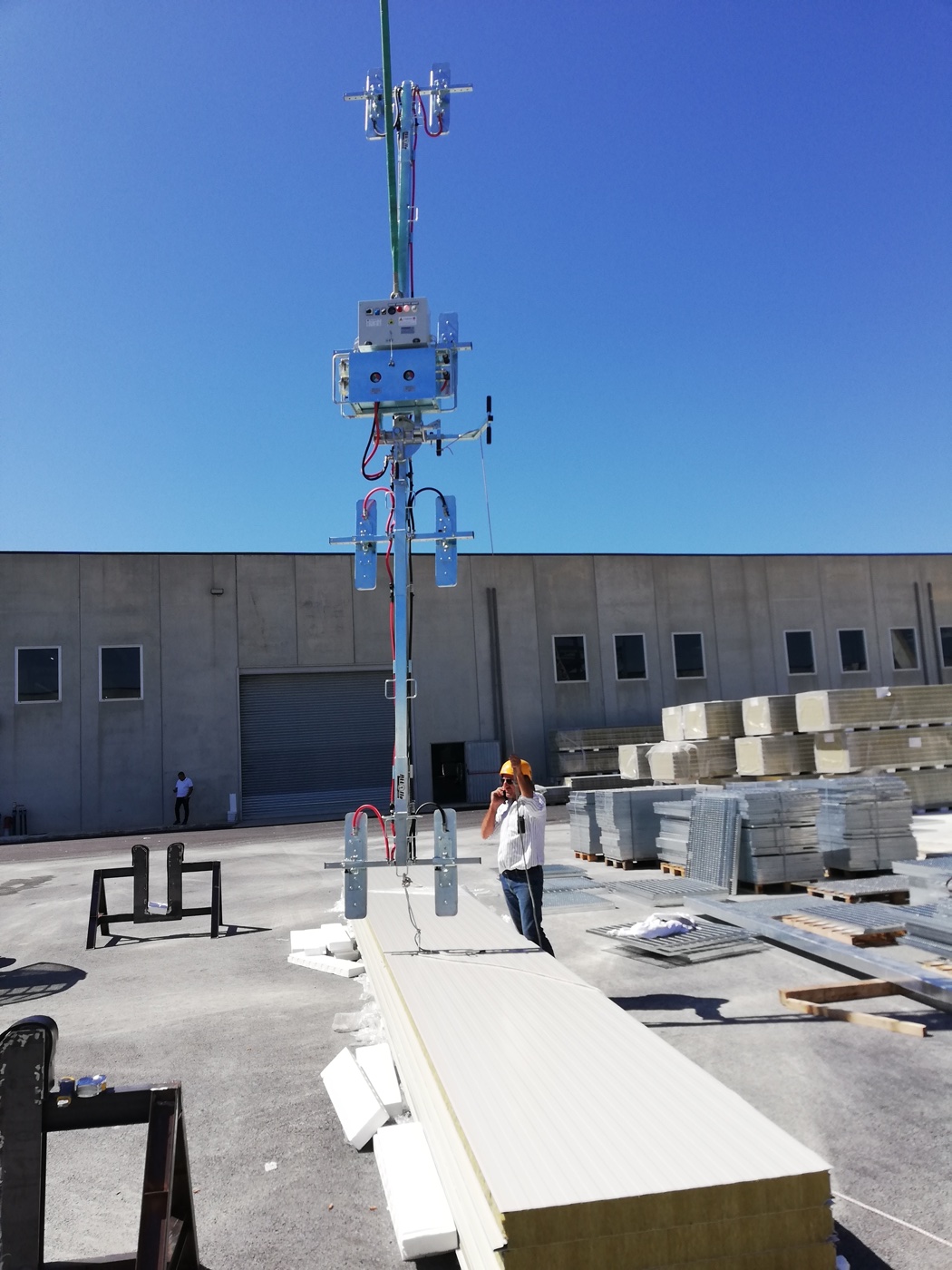 Ventosa per posa pannelli di copertura in cantiere